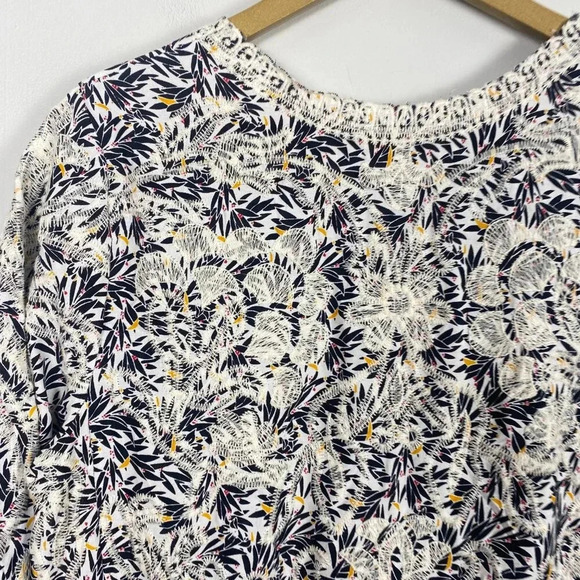 Solitaire Floral Boho Embroidered Top - Picture 9 of 10